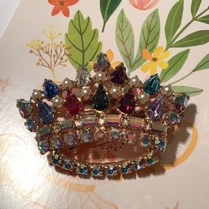 VINTAGE 1950s B. DAVID CROWN RHINESTONE BROOCH, Signed